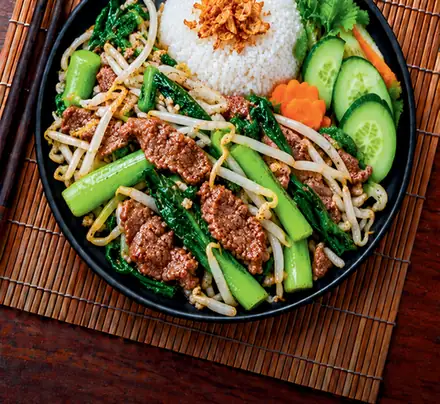 16E. Bò xào rau cải · Rindfleisch mit Gemüse
